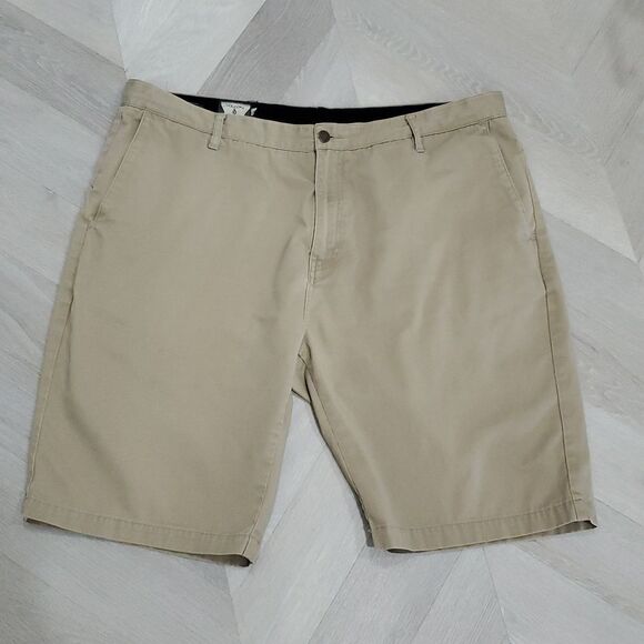 Volcom Chino Shorts Men's Casual 11 Inch Light Brown Flat Front Size 40 - Picture 1 of 6